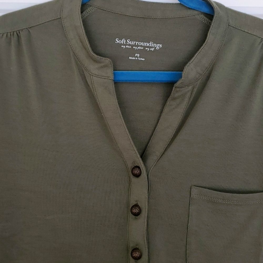 Women's top top soft surroundings. Olive green PS. Over sized. Long sleeves.